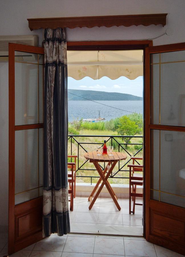 Nikis Rooms Kalamakia Екстер'єр фото