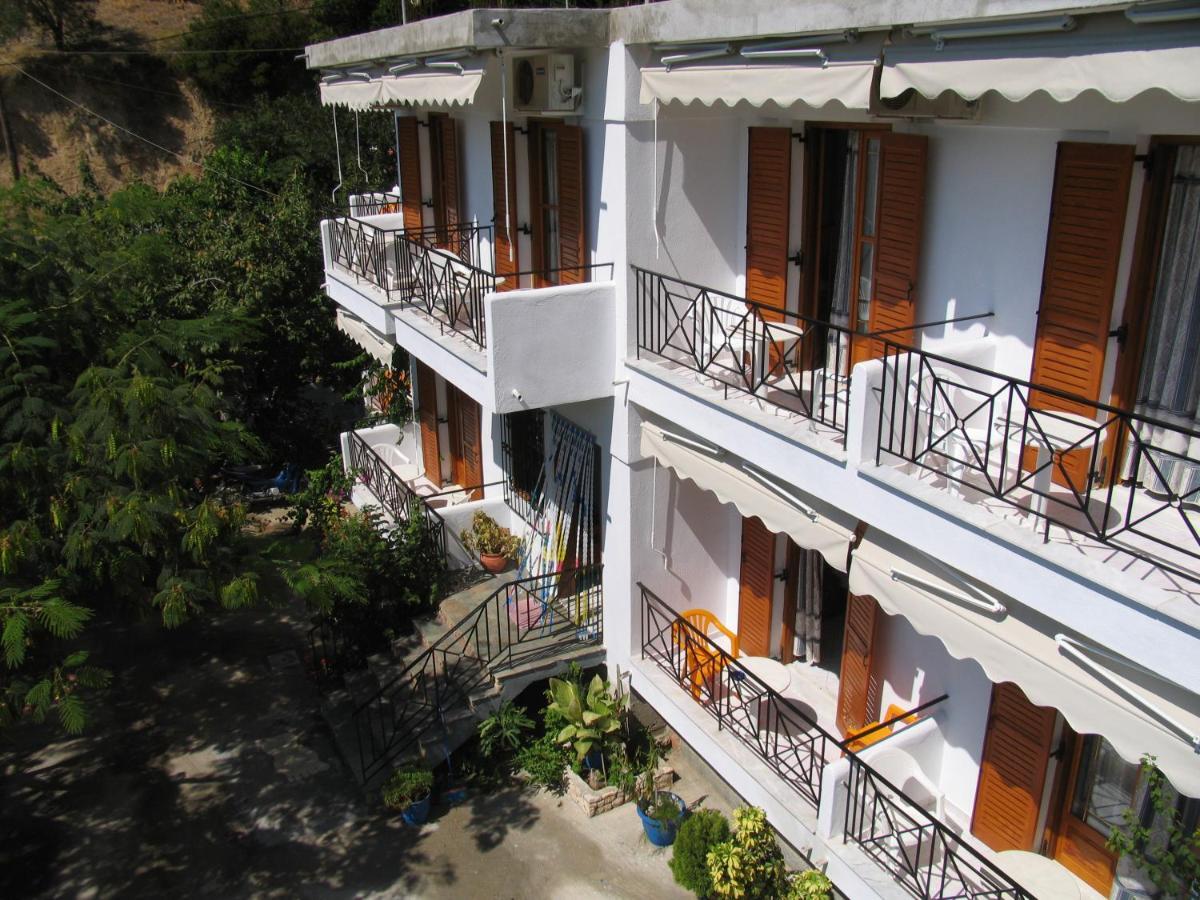 Nikis Rooms Kalamakia Екстер'єр фото