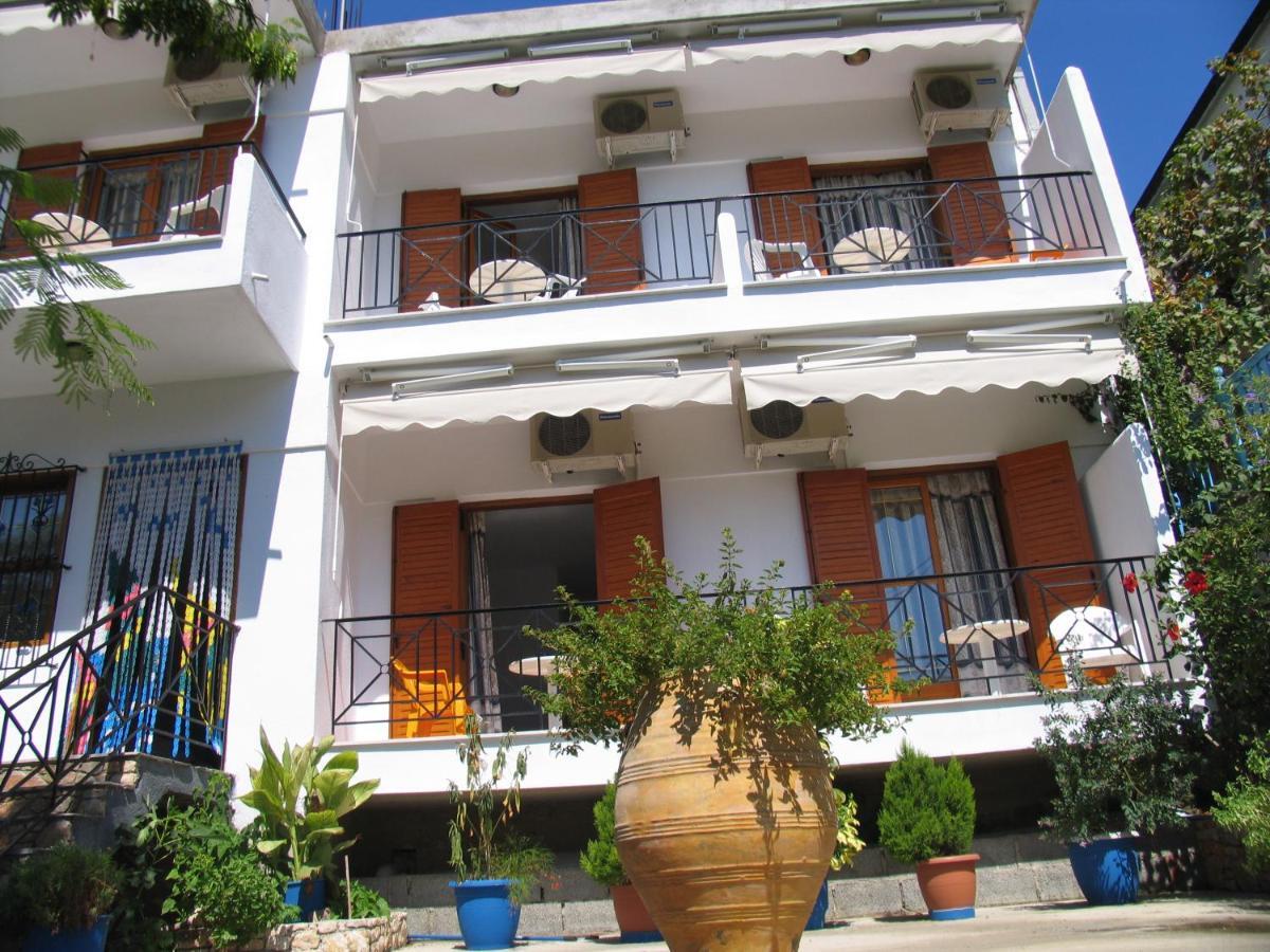 Nikis Rooms Kalamakia Екстер'єр фото